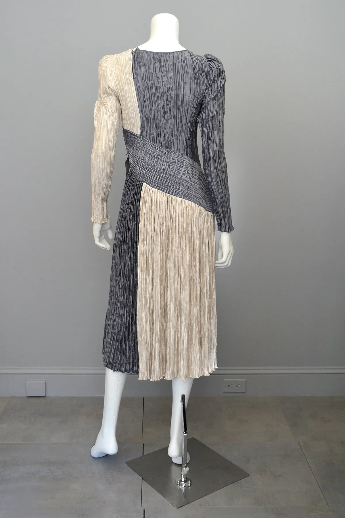 Mary McFadden Silver Pearl Mod Fortuny Pleats Dress