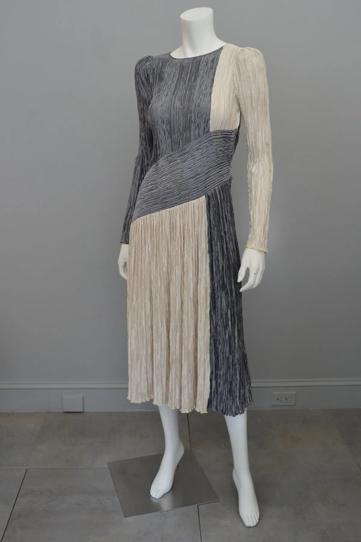 Mary McFadden Silver Pearl Mod Fortuny Pleats Dress