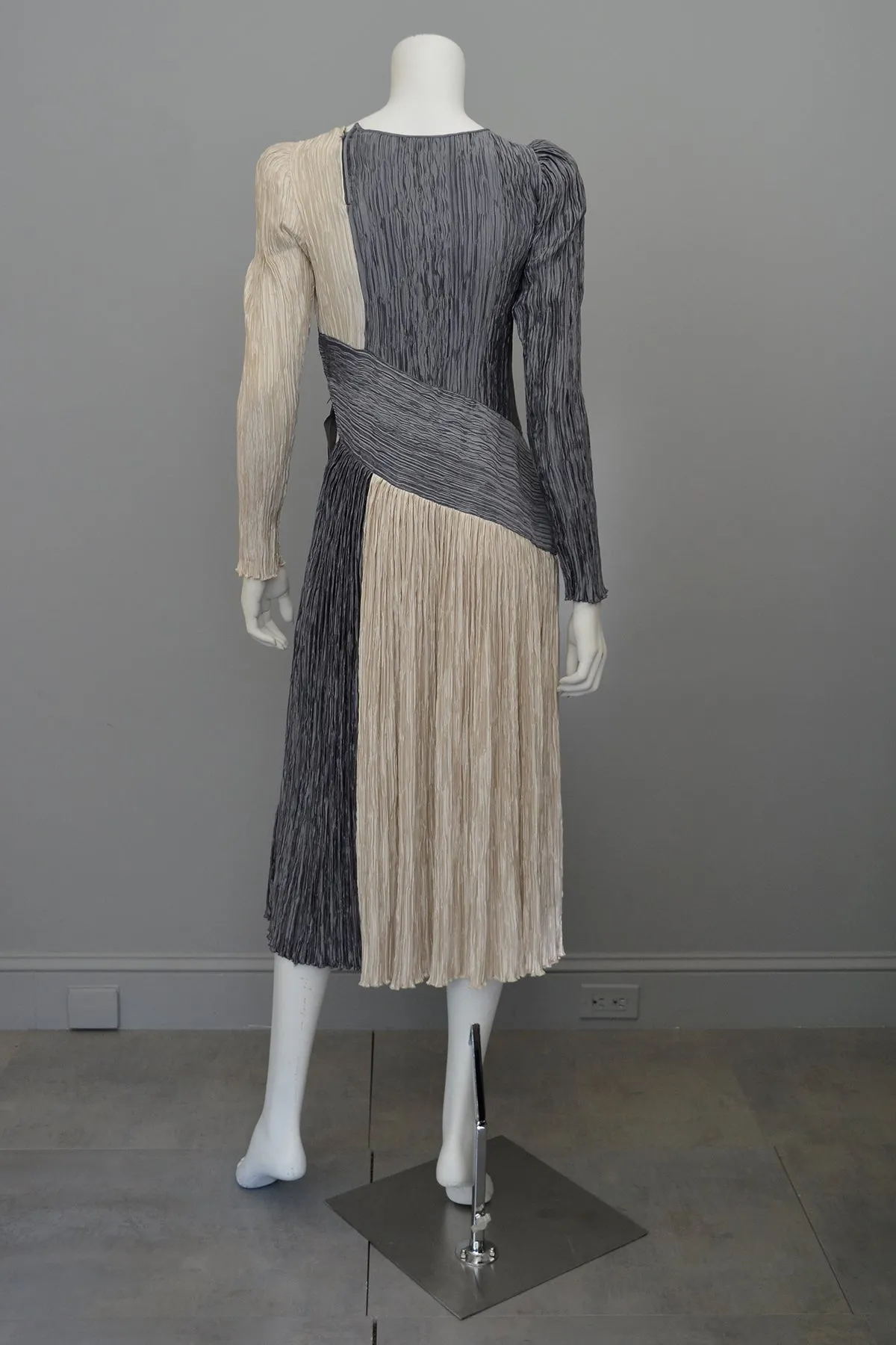 Mary McFadden Silver Pearl Mod Fortuny Pleats Dress